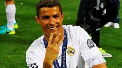 Real Madrid Mengangkat Piala Champion Musim 2017/2018Real Madrid Mengangkat Piala Champion Musim 2017/2018