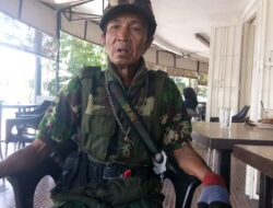 Daeng Karim Cinta TNI dan NKRI, Nyentrik Dengan Pakaian TNI Lengkap